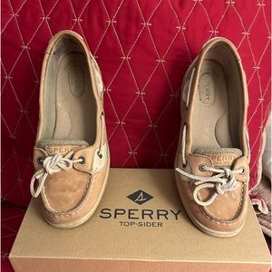 Women's Angelfish Boat Shoe 9102047 size 7.5 regular.